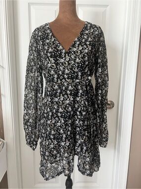miami Black Floral V-Neck Long Sleeve Dress
